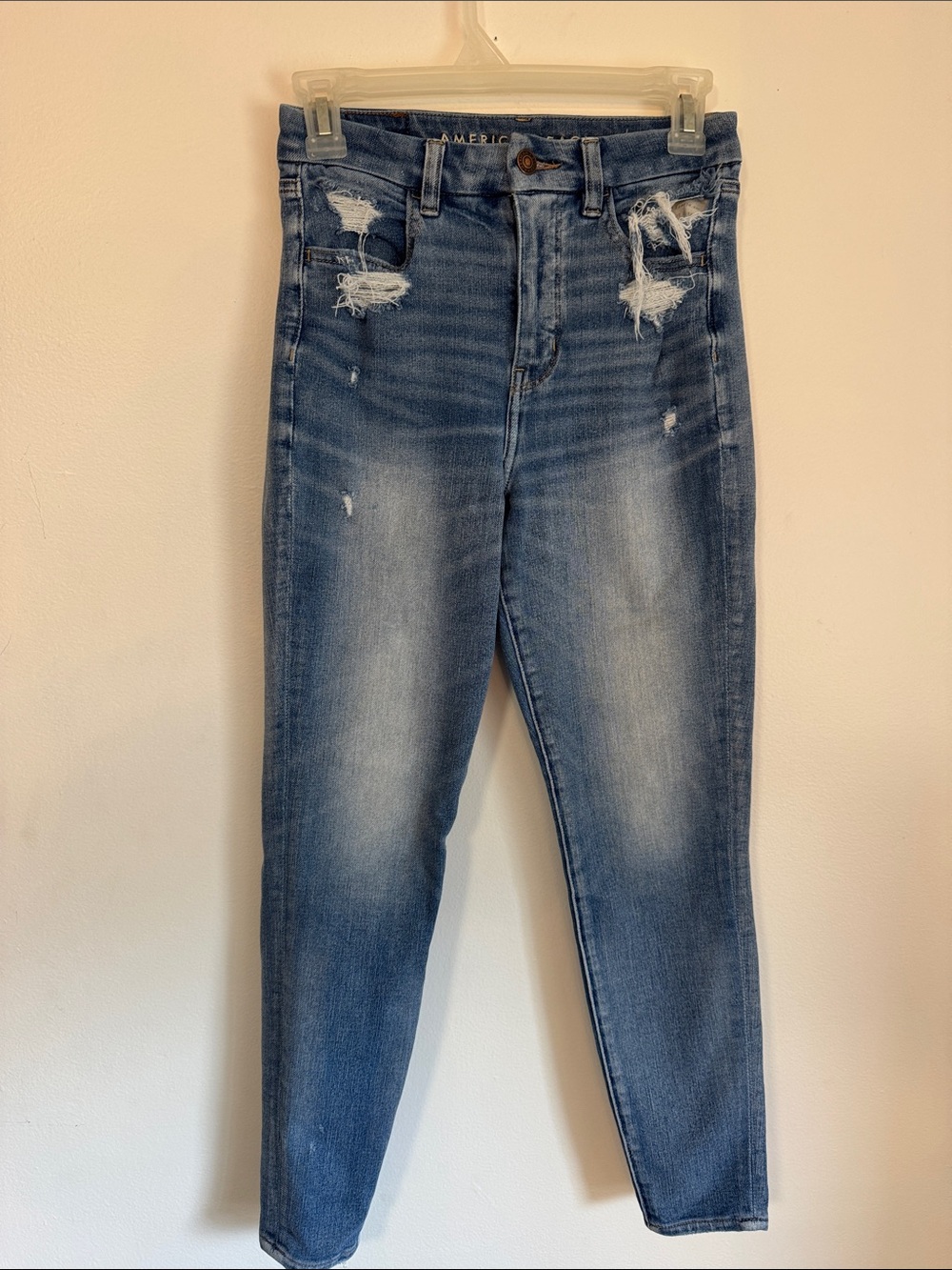 AE - High-Rise Distressed Short curvy Jeans - Blue
